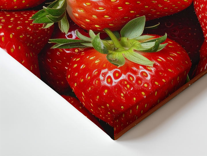 Close-Up Strawberry Photography Canvas – Vivid Red Berries with Green Tops - Gifitto