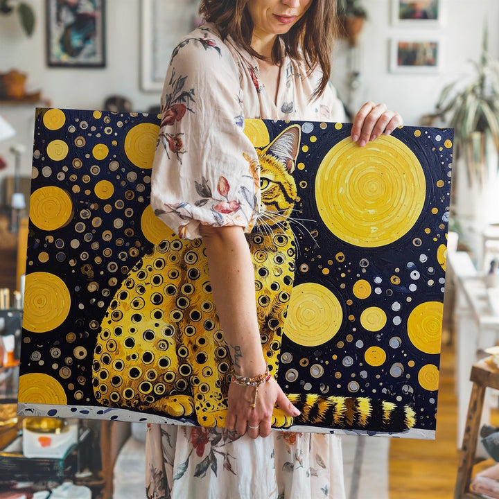 Yellow Pop-Art Cat Canvas – Psychedelic Feline with Polka Dot Pattern - Gifitto