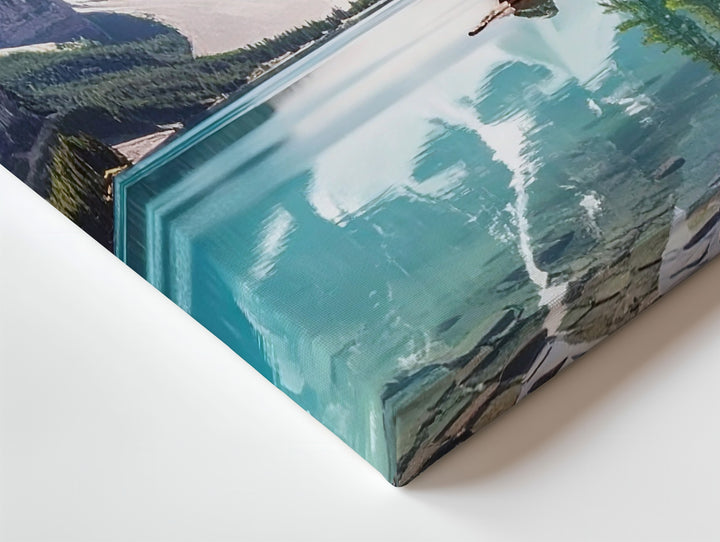 Mirror Island Lake Canvas – Tranquil Alpine Scene with Turquoise Water & Mountains - Gifitto